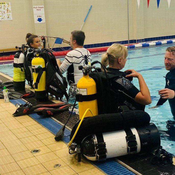 Maddie and Kristine from Northern Diver at a Chorley BSAC Try-Dive session - running through safety before jumping into the pool