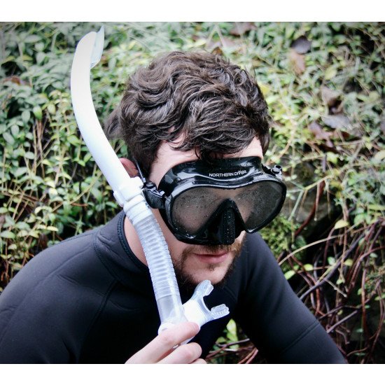 Snorkel suitable for scuba diving and snorkelling