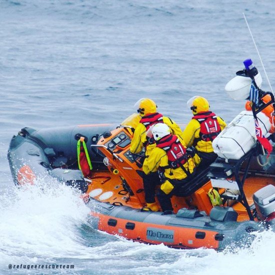 Emergency response Refugee Rescue Teams conducting a type of marine based rescue
