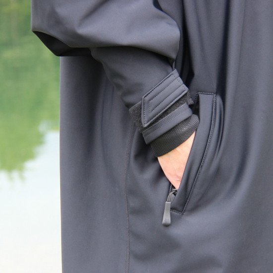 changing-robe-zipped-pockets