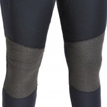 Kevlar® knee protection on the long john wetsuit for added protection in the high wear area.