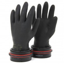 Once fitted to the drysuit, the twin-safe locking ring mechanism gives simple, secure glove engagement.