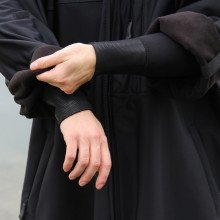 easy-roll-up-sleeve-on-waterproof-robe